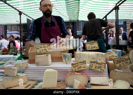 CHEESES ON CHEESE STALL. SCENES AND STALLS FROM BROADWAY FOOD MARKET, HACKNEY,LONDON , ENGLAND, UK Stock Photo