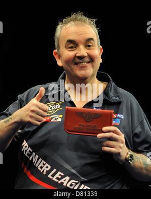 16.05.2013 London, England. Phil Taylor  interacts with the crowd and shows his bentley dart case.  The McCoy's 2013 PDC Premier League Darts Play-Offs from The O2 Arena. Stock Photo