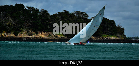 Classic yacht, name : ?, sailing in the Morbihan gulf, here in front of 'Ile Longue' in Morbihan gulf. Stock Photo