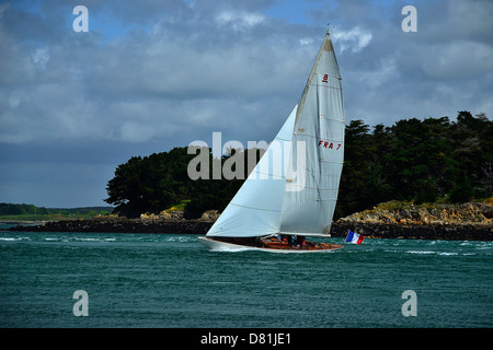 Classic yacht, name : ?, sailing in the Morbihan gulf, here in front of 'Ile Longue' in Morbihan gulf. Stock Photo