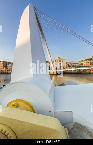 The Gateshead Millennium Bridge, looking across to the Newcastle Quayside, Tyne and Wear, England. (Architects: Wilkinson Eyre) Stock Photo