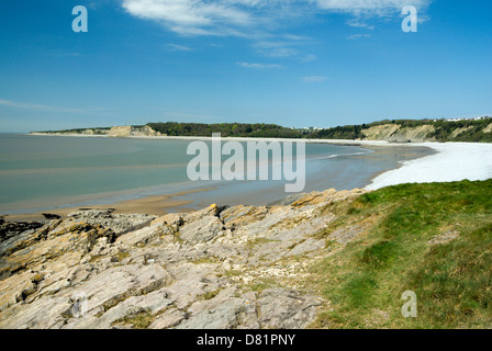 cold knap beach looking towards porthkerry, barry, vale of glamoergan, south wales, uk. Stock Photo