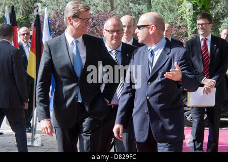 Jerusalem, Israel. 17th May 2013. German FM, Guido Westerwelle (forefront left), arrives on an official visit with Israeli President Peres at the Presidents' residence. Jerusalem, Israel. 17-May-2013.  Israeli President Shimon Peres hosts Minister of Foreign Affairs of the Federal Republic of Germany, Guido Westerwelle, for a diplomatic work meeting at the Presidents' Residence. Credit:  Nir Alon / Alamy Live News