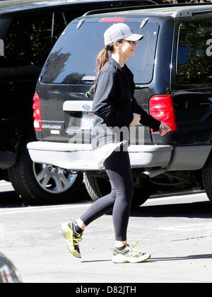 Sandra Bullock - Buying Clothes For Daughter Sunny In Huntington Beach -  February 18, 2010 - FamousFix.com post