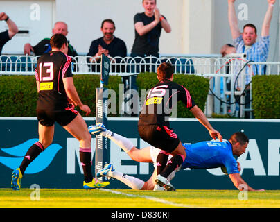 17.05.2013 Dublin, Ireland. Rob Kearney (Leinster) dives over to score in the corner during the Amlin Cup Final between Leinster and Stade Francais from the Royal Dublin Society. Stock Photo