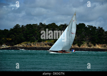 Classic yacht, name : ?, sailing in the Morbihan gulf, here in front of 'Ile Longue' in Morbihan gulf. Stock Photo