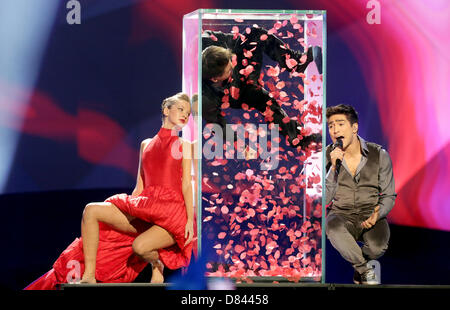 Singer Farid Mammadov (R) representing Azerbaijan performing during the Grand Final of the Eurovision Song Contest 2013 in Malmo, Sweden, 18 May 2013. The annual event is watched by millions of television viewers who also take part in voting. Photo: Joerg Carstensen/dpa +++(c) dpa - Bildfunk+++ Stock Photo