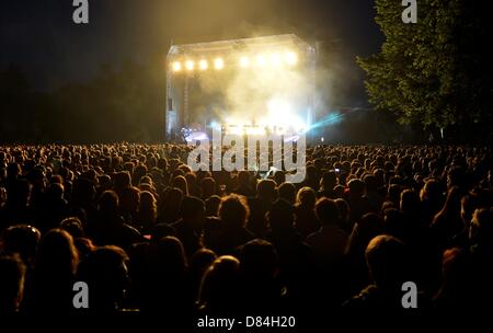 Berlin, Germany. 18th May 2013. British band The XX performs onstage in the former Spreepark in Berlin, Germany, 18 May 2013. The London Indie band The XX invited musician friends to a concert at the deserted Spreepark area. Photo: BRITTA PEDERSEN/dpa/Alamy Live News Stock Photo