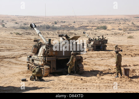 An Israel Defense Force Artillery Corps M109 Doher battery ready to fire. Stock Photo