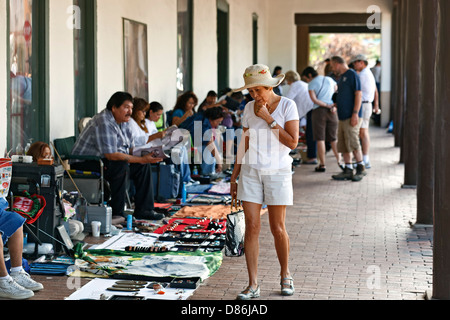 Indian vendors and shoppers, Palace of the Governors, Santa Fe, New Mexico USA Stock Photo