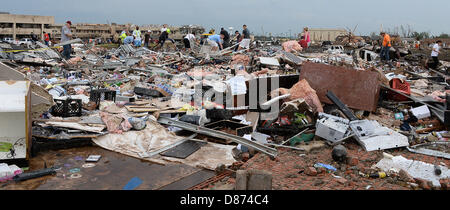 Moore, Oklahoma, USA. 20th May 2013.Destroyed buildings and overturned cars are seen after a huge tornado struck Moore.  A huge tornado with winds of up to 200 miles per hour (320 kph) devastated the Oklahoma City suburb of Moore on Monday, ripping up at least two elementary schools and a hospital and leaving a wake of tangled wreckage. At least 91people were killed, KFOR television said, citing a reporter's eyewitness account, and hospitals said dozens of people were injured Credit:  ZUMA Press, Inc. / Alamy Live News Stock Photo