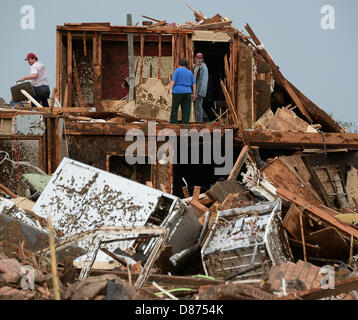 Moore, Oklahoma, USA. 20th May 2013.Destroyed buildings and overturned cars are seen after a huge tornado struck Moore.  A huge tornado with winds of up to 200 miles per hour (320 kph) devastated the Oklahoma City suburb of Moore on Monday, ripping up at least two elementary schools and a hospital and leaving a wake of tangled wreckage. At least 91people were killed, KFOR television said, citing a reporter's eyewitness account, and hospitals said dozens of people were injured Credit:  ZUMA Press, Inc. / Alamy Live News Stock Photo