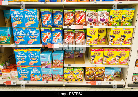 Breakfast cereal on display in a grocery store Stock Photo - Alamy