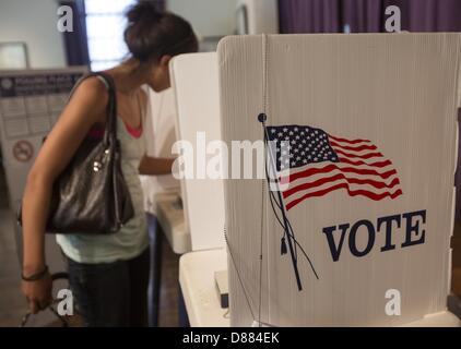 Los Angeles, California, USA. 21st May 2013. A woman marks her ballot in an election that is expected to have very low voter turnout for the race between Los Angeles City Controller Wendy Greuel and Councilman Eric Garcetti for Los Angeles mayor on May 21, 2013 in Los Angeles, California. (Credit Image: Credit:  Ringo Chiu/ZUMAPRESS.com/Alamy Live News) Stock Photo