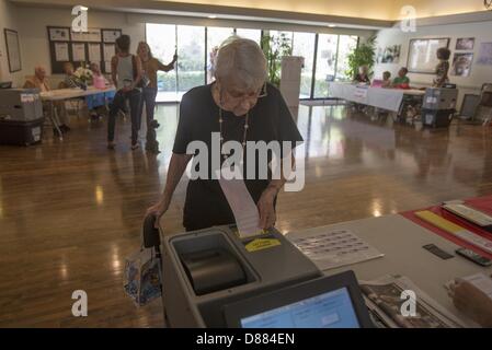 Los Angeles, California, USA. 21st May 2013. A woman casts her ballot in an election that is expected to have very low voter turnout for the race between Los Angeles City Controller Wendy Greuel and Councilman Eric Garcetti for Los Angeles mayor on May 21, 2013 in Los Angeles, California. (Credit Image: Credit:  Ringo Chiu/ZUMAPRESS.com/Alamy Live News) Stock Photo