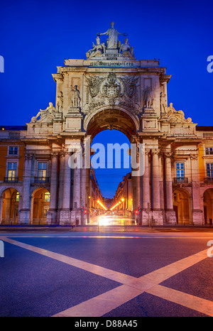 Famous arch at the Praca do Comercio showing Viriatus, Vasco da Gama, Pombal and Nuno Alvares Pereira Stock Photo