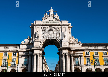 Famous arch at the Praca do Comercio showing Viriatus, Vasco da Gama, Pombal and Nuno Alvares Pereira Stock Photo