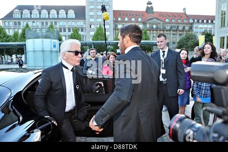 Leipzig, Germany. 21st May 2013. German fashion designer Karl Lagerfeld (L) arrives on the red carpet before the gala for the European Cultural Awards in Leipzig (Saxony), Germany, 21 May 2013. Photo: Jan Woitas/dpa/Alamy Live News Stock Photo