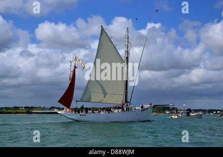 Traditional fishing boat : Biche (dundee tuna, Groix island, 1934, Brittany, France), sailing in Morbihan gulf. Stock Photo