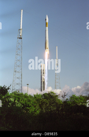 Lockheed Mars Rocket The Mars Reconnaissance Orbiter is in the Payload Hazardous Servicing ...