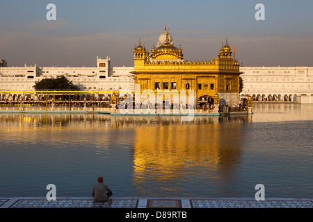 India, Punjab, Amritsar, Golden Temple, Sikh man looking at temple Stock Photo