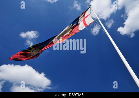 King Richard III's standard flying at Bosworth Battlefield visitor centre Stock Photo