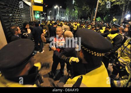 Woolwich, London, UK. 22nd May 2013. English Defence League supporters clash with police in Woolwich, South East London in response to the supposed Islamic terrorist killing of a young soldier in the area earlier today. Two men suspected of the killing remain in hospital, one is said to be critically ill. Credit:  Lee Thomas / Alamy Live News Stock Photo