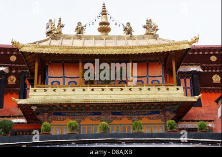 Exterior of chapel with golden roof, Red Palace, Potala, Lhasa, Tibet Stock Photo