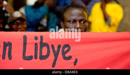 Libyan refugees demonstrate in front of the city hall in Hamburg, Germany, 22 May 2013. Under the motto 'We have not survived the NATO war in Libya to die on the streets of Hamburg' the demonstrators wish to draw attention to the poor living conditions. Photo: Sven Hoppe Stock Photo