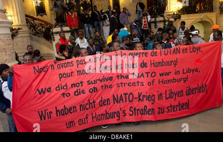 Libyan refugees demonstrate in front of the city hall in Hamburg, Germany, 22 May 2013. Under the motto 'We have not survived the NATO war in Libya to die on the streets of Hamburg' the demonstrators wish to draw attention to the poor living conditions. Photo: Sven Hoppe Stock Photo