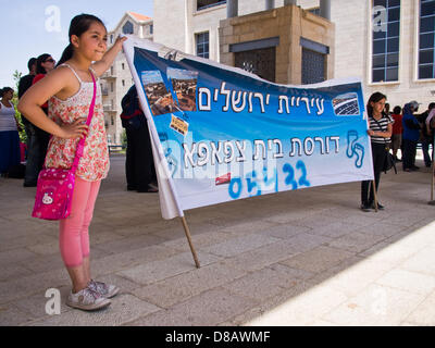 Jerusalem, Israel. 23rd May 2013. Beit-Safafa residents demonstrate at City Hall against ongoing construction of Road 4 which will link Jewish settlements in the West Bank with Jerusalem. Residents fear loss of easy access to schools, mosques and markets. Jerusalem, Israel. 23-May-2013.  Residents of the Arab village of Beit-Safafa, together with Jewish supporters, demonstrate at City Hall against ongoing construction of Road 4, which they claim, tears their village in two and is a discriminatory act of racism. Credit:  Nir Alon / Alamy Live News Stock Photo