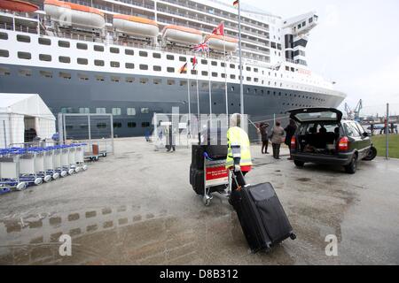 Hamburg, Germany, 23 May 2013. The cruise ship 'Queen Mary 2' is docked at the Cruise Terminal in HafenCity in Hamburg, Germany, 23 May 2013. The ship will leave Hamburg again tonight. Photo: BODO MARKS /DPA/Alamy Live News Stock Photo