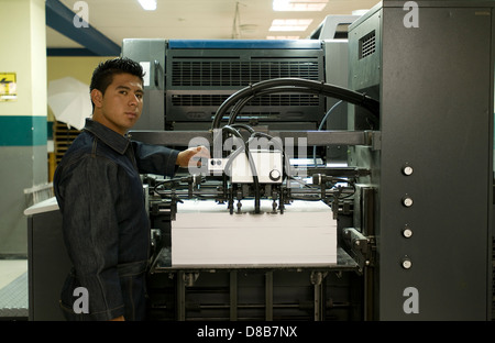 Industrial operator training in a printing facility in Quito Stock Photo