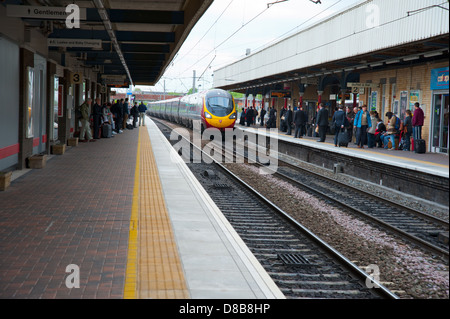 Virgin Pendolino arriving at Warrington Bank Quay Station Stock Photo