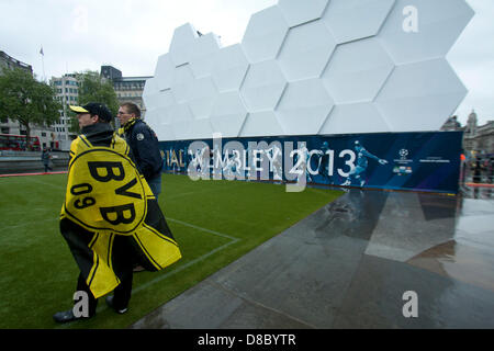 London, UK. 24th May 2013. A fan park in Trafalgar Square has been set up to cater for the thousands of ticketless German fans from Borussia Dortmund and Bayern Munich expected to arrive for the 2013 Champions League final at Wembley. Credit:  amer ghazzal / Alamy Live News Stock Photo