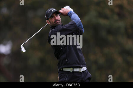 Wentworth, UK. 24th May 2013. Alvaro Quiros (ESP) drives during the Second Round of the 2013 BMW PGA Championship from Wentworth Golf Club. Credit:  Action Plus Sports Images / Alamy Live News Stock Photo