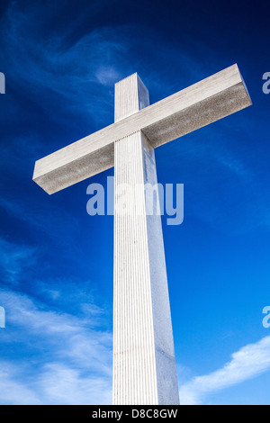 The 9m high white granite cross in Piłsudski Square in Warsaw marks the 1979 visit of Pope John Paul II to Poland. Stock Photo