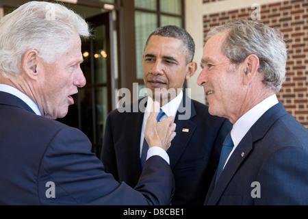 US President Barack Obama talks with former Presidents Bill Clinton and George W. Bush before a luncheon at the George W. Bush Presidential Library and Museum on the campus of Southern Methodist University April 25, 2013 in Dallas, Texas. Stock Photo