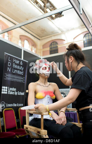 Artist body painting a live model at Moss St. market art show and sale ...