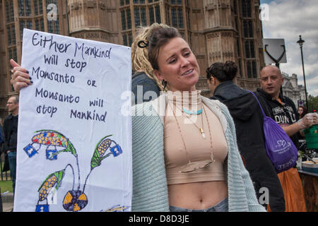 2013-05-25 Westminster, London. A young woman with her placard bearing a warning for mankind and seed giant Monsanto. Stock Photo