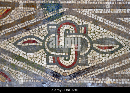 Mosaic floor with Gordian knot motif,  Bignor Roman villa, Bignor, West Sussex, UK Stock Photo