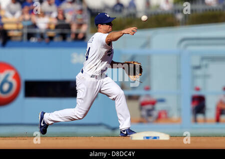 Los Angeles, California, USA. 25th May, 2013.  Los Angeles Dodgers second baseman Mark Ellis (14) throws the ball for an out at first base during the game between the St. Louis Cardinals and the Los Angeles Dodgers at Dodger Stadium on May 25, 2013 in Los Angeles, California. Rob Carmell/CSM/Alamy Live News Stock Photo