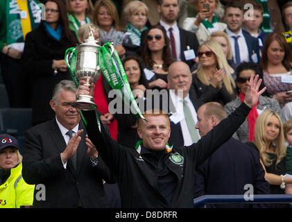 Glasgow, Scotland. 26th May, 2013.       Celtic Manager Neil Lennon lifs the Scottish Cup after the William Hill Scottish Cup Final  between Hibernian FC  and Celtic. Game played at Hampden Park Stadium, Glasgow. Credit: Action Plus Sports Images/Alamy Live News Stock Photo