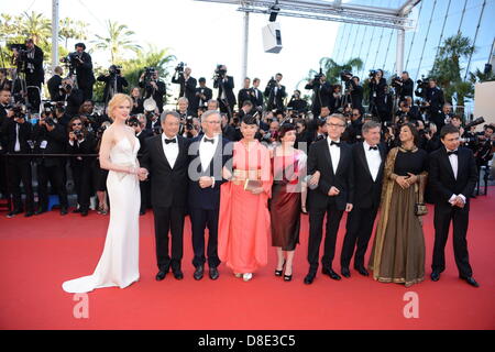 Cannes, France. May 26, 2013. (L-R) Jury members Daniel Auteuil, Nicole Kidman, Vidya Balan, Naomi Kawase, Ang Lee, Steven Spielberg, Lynne Ramsay, Cristian Mungiu and Christoph Waltz attend the Premiere of 'Zulu' and the Closing Ceremony of The 66th Annual Cannes Film Festival at Palais des Festivals on May 26, 2013 in Cannes, France. (Credit Image: Credit:  Frederick Injimbert/ZUMAPRESS.com/Alamy Live News) Stock Photo