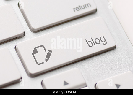 blog enter button key on white keyboard Stock Photo