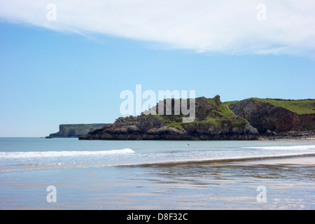 View along Broad Haven Beach at Bosherston, on the Pembrokeshire Coast National Park. Stock Photo