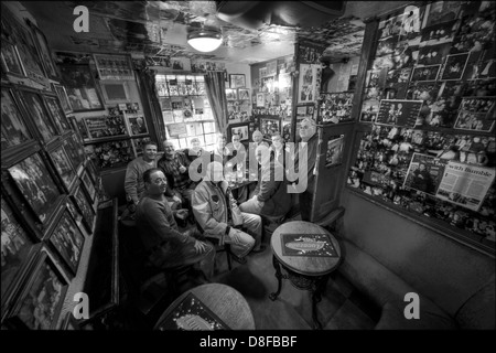 The Tetleys Circus Tavern, Manchester, 11 Dubliners in the smallest pub in the city England UK Stock Photo