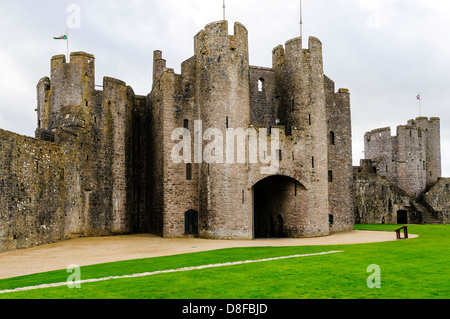 The well fortified main gate and barbican tower with Henry VII tower on the right as seen from the outer ward, Pembroke Castle Stock Photo