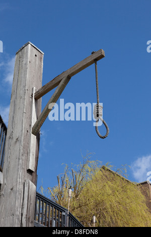 Gallows outside Prospect of Whitby public house, Wapping seen from river Thames Stock Photo