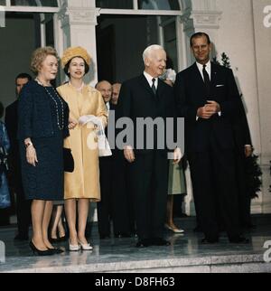 Queen Elizabeth II. and her husband Prince Philip visit German Head of State Heinrich Lübke (m) and his wife Wilhelmine (l) on their first day of their state visit to Germany (18.05.1965). Stock Photo